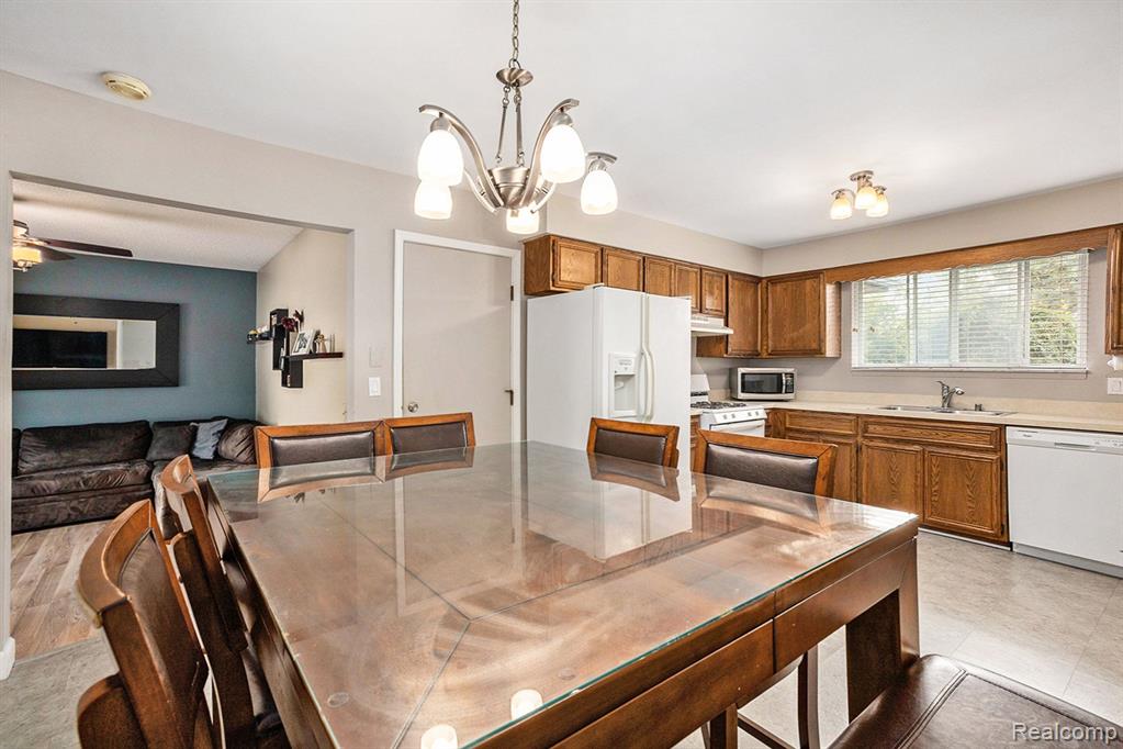 3835 Alida Avenue Rochester Hills, MI 48309 - Photo 10 of 26
