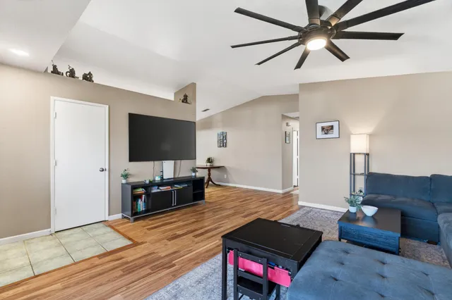 $385,000 | 3733 Capricorn Way, Redding, CA 96002