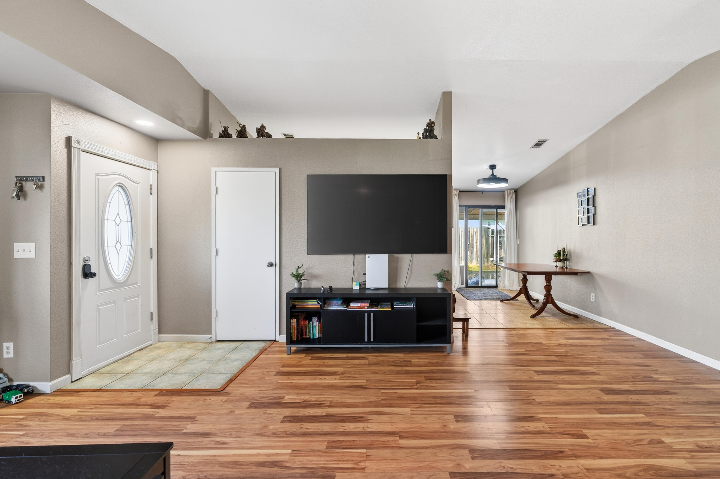 3733 Capricorn Way Redding, CA 96002 - Photo 13 of 28 3733 Capricorn-02562