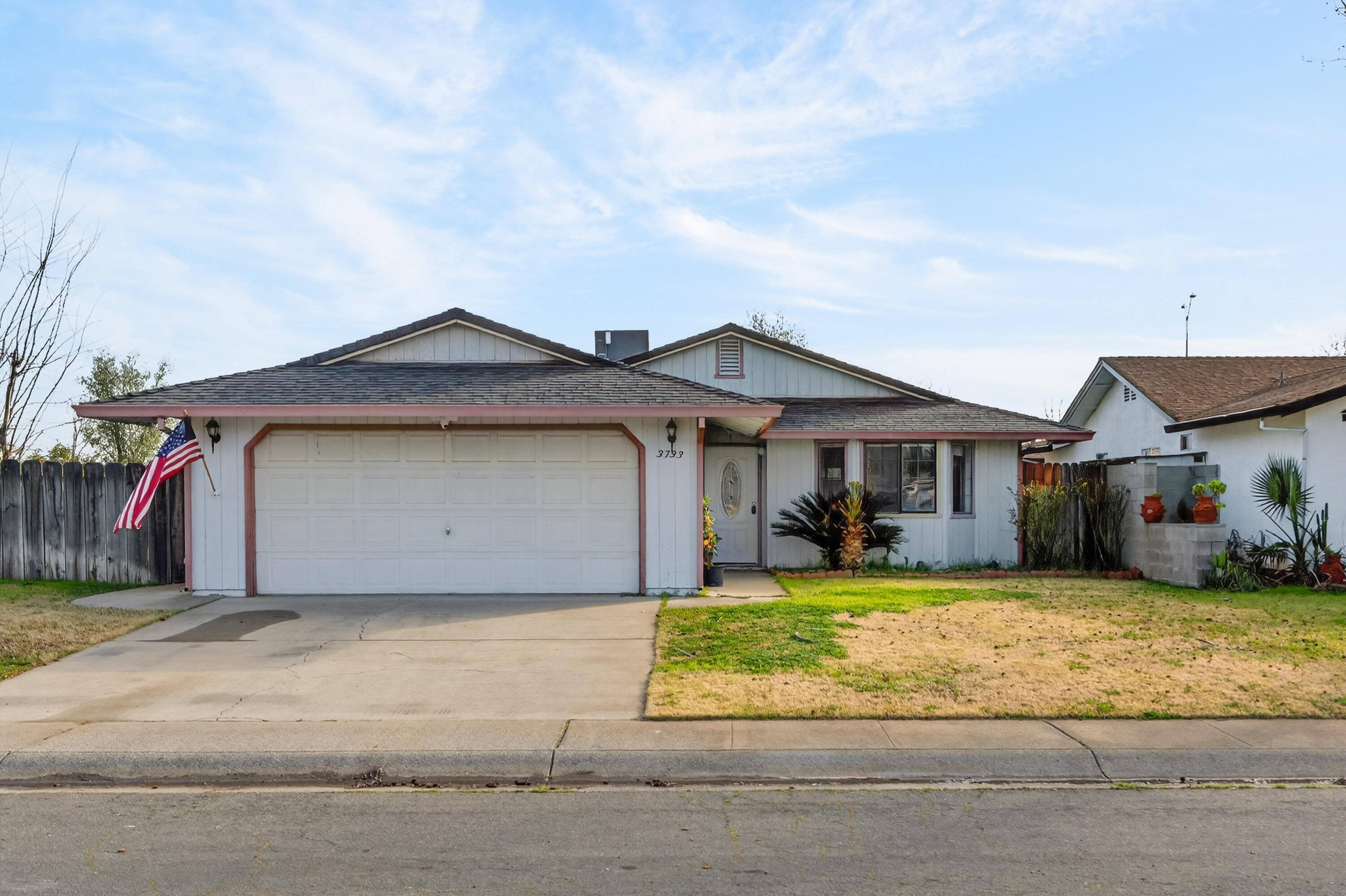 3733 Capricorn Way Redding, CA 96002 - Photo 2 of 28 3733 Capricorn-02603