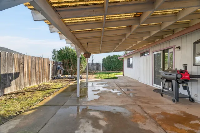 $385,000 | 3733 Capricorn Way, Redding, CA 96002