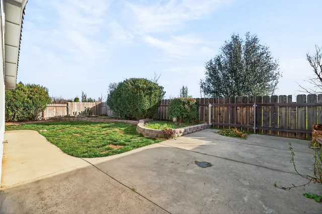 $385,000 | 3733 Capricorn Way, Redding, CA 96002