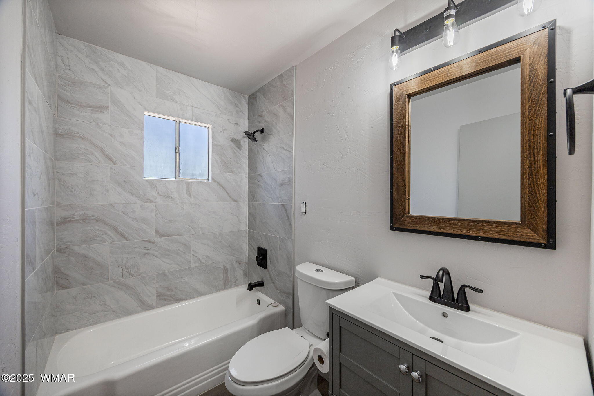 24 North Woodland Road Lakeside, AZ 85929 - Photo 17 of 37 Guest Bathroom