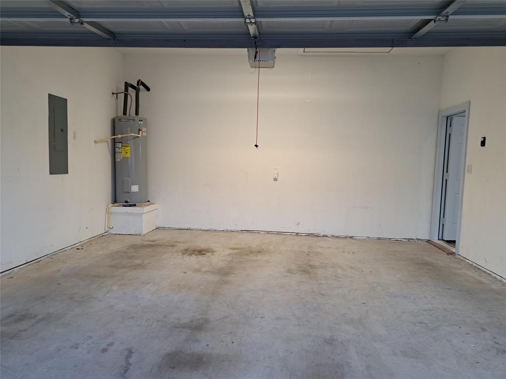 3235 Noor Street Dallas, TX 75233 - Photo 18 of 19 a view of an empty room