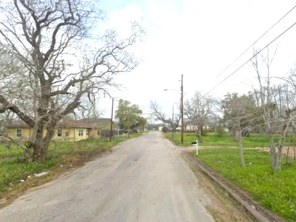 $14,499 | 209 Moutray Avenue, Wharton, TX 77488