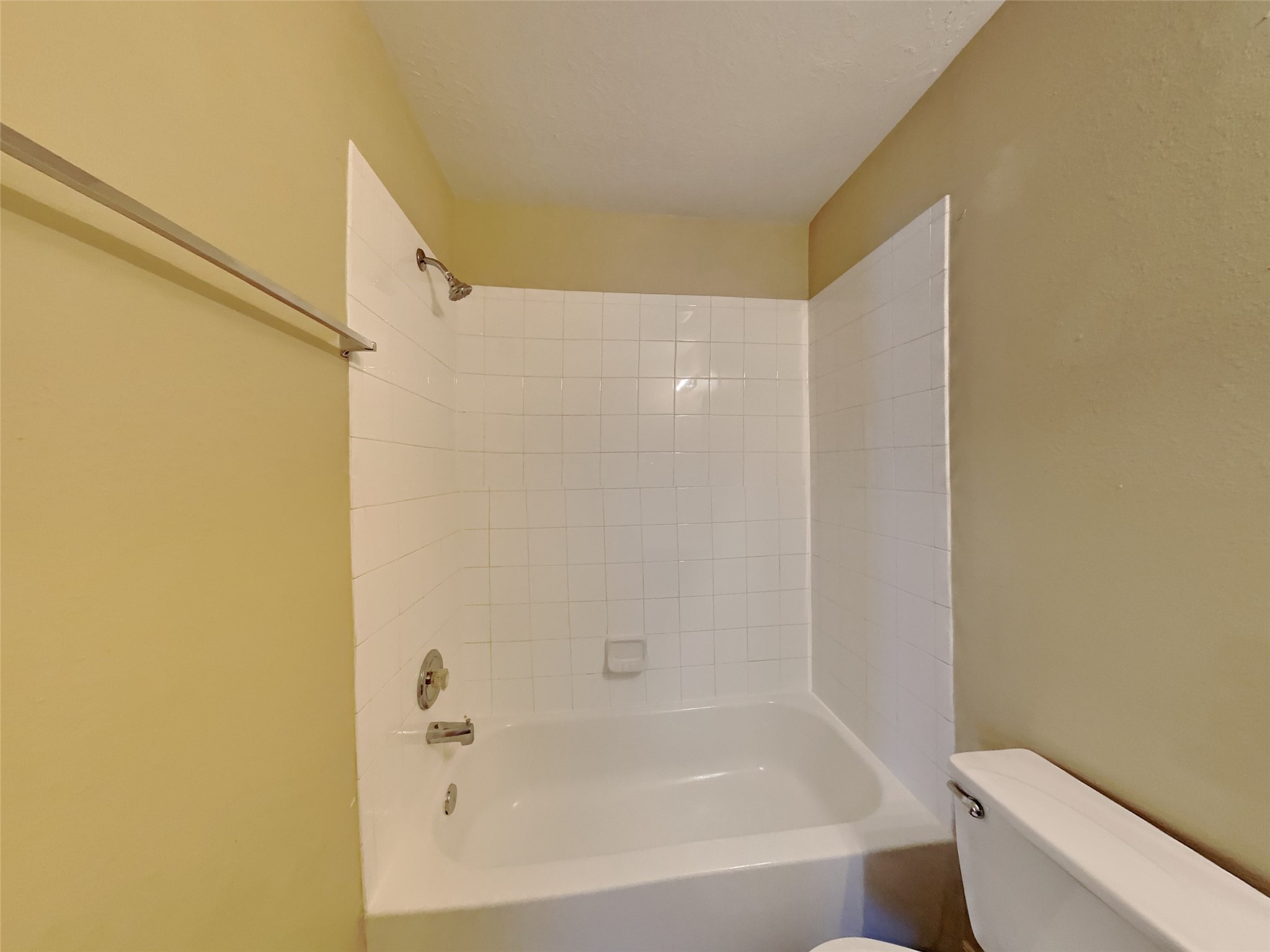 3719 Forney Ridge Lane Houston, TX 77047 - Photo 16 of 21 a bathroom with a bathtub