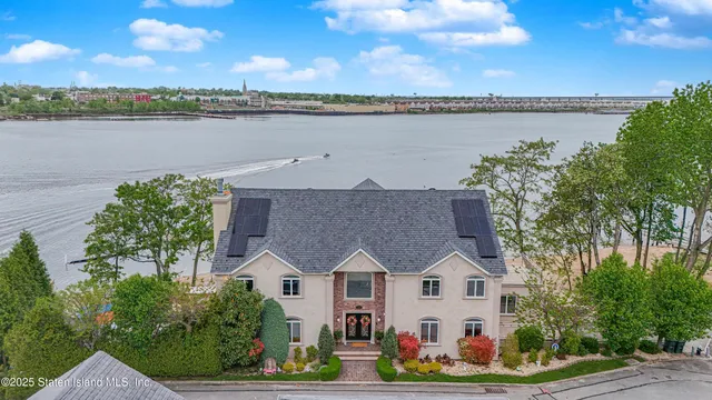 $3,977,000 | 30 Aviva Court | Tottenville