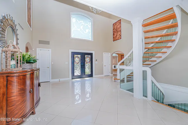 $3,977,000 | 30 Aviva Court | Tottenville