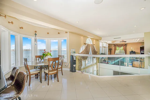 $3,977,000 | 30 Aviva Court | Tottenville