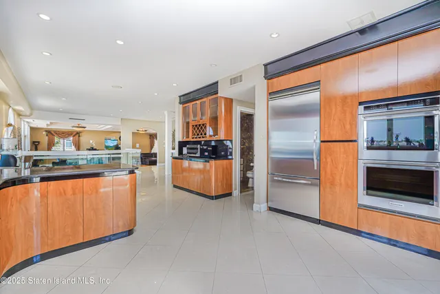 $3,977,000 | 30 Aviva Court | Tottenville