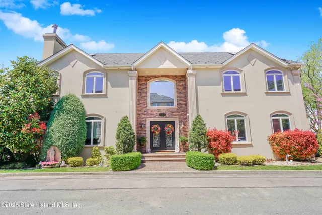 $3,977,000 | 30 Aviva Court | Tottenville