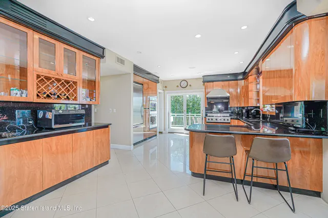 $3,977,000 | 30 Aviva Court | Tottenville