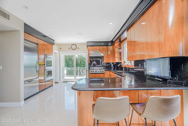 $3,977,000 | 30 Aviva Court | Tottenville