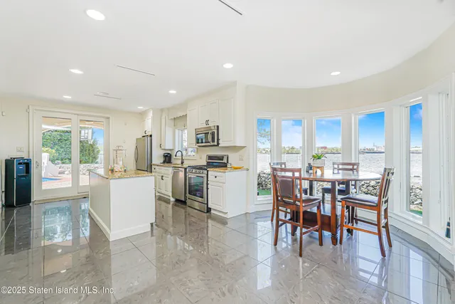 $3,977,000 | 30 Aviva Court | Tottenville