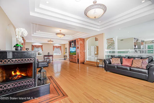 $3,977,000 | 30 Aviva Court | Tottenville