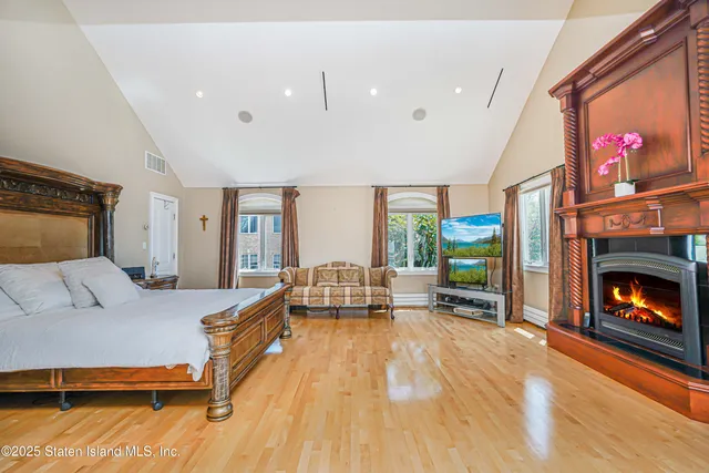 $3,977,000 | 30 Aviva Court | Tottenville