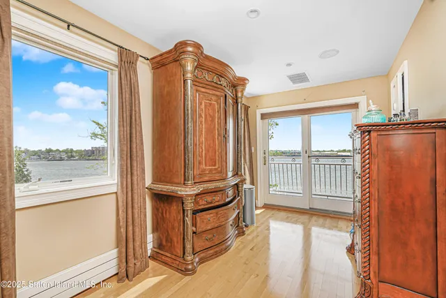 $3,977,000 | 30 Aviva Court | Tottenville