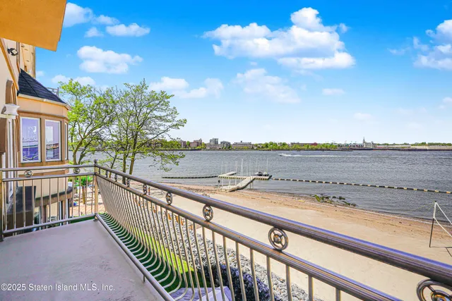$3,977,000 | 30 Aviva Court | Tottenville