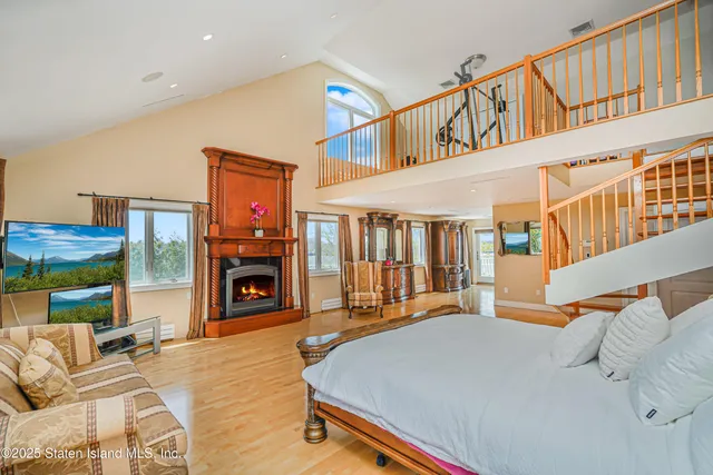 $3,977,000 | 30 Aviva Court | Tottenville