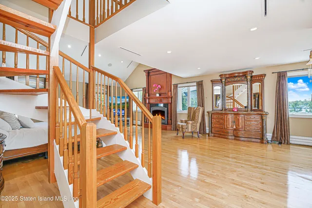 $3,977,000 | 30 Aviva Court | Tottenville