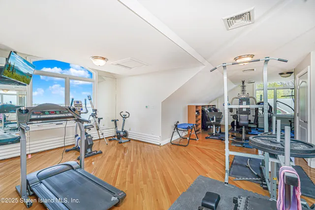 $3,977,000 | 30 Aviva Court | Tottenville