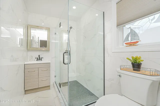 $3,977,000 | 30 Aviva Court | Tottenville