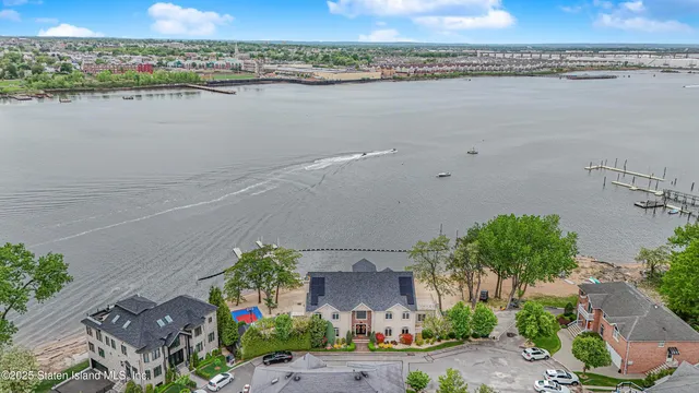 $3,977,000 | 30 Aviva Court | Tottenville