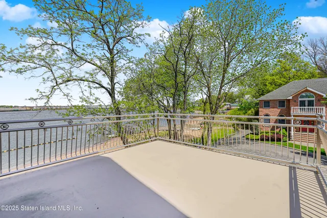 $3,977,000 | 30 Aviva Court | Tottenville