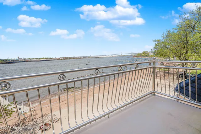 $3,977,000 | 30 Aviva Court | Tottenville