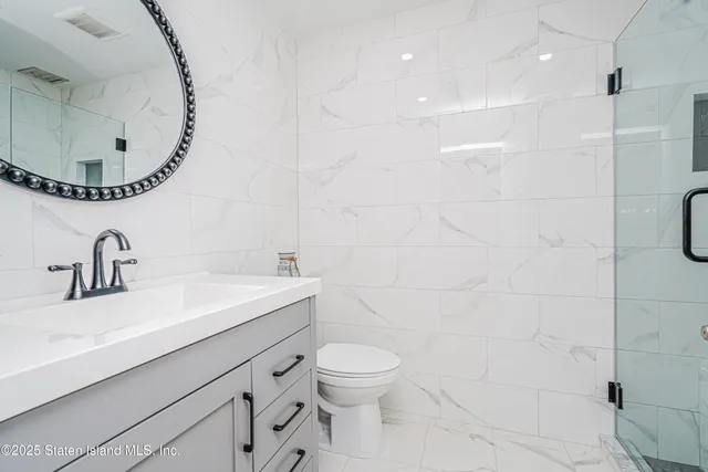 $3,977,000 | 30 Aviva Court | Tottenville