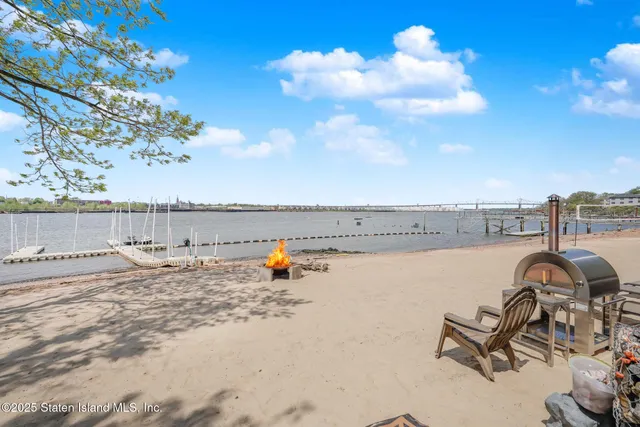 $3,977,000 | 30 Aviva Court | Tottenville