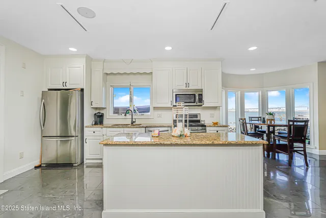 $3,977,000 | 30 Aviva Court | Tottenville