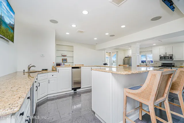 $3,977,000 | 30 Aviva Court | Tottenville