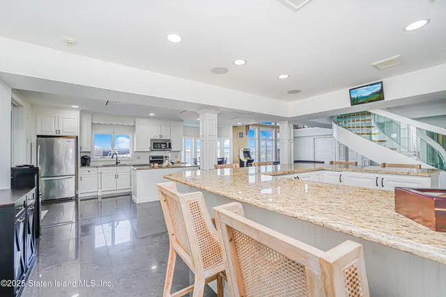 $3,977,000 | 30 Aviva Court | Tottenville