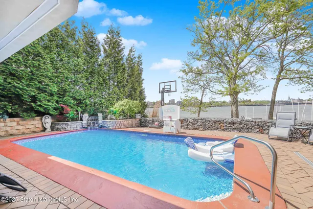 $3,977,000 | 30 Aviva Court | Tottenville