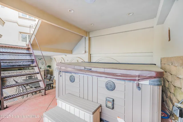 $3,977,000 | 30 Aviva Court | Tottenville