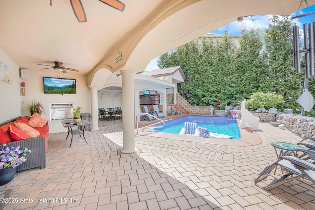 $3,977,000 | 30 Aviva Court | Tottenville