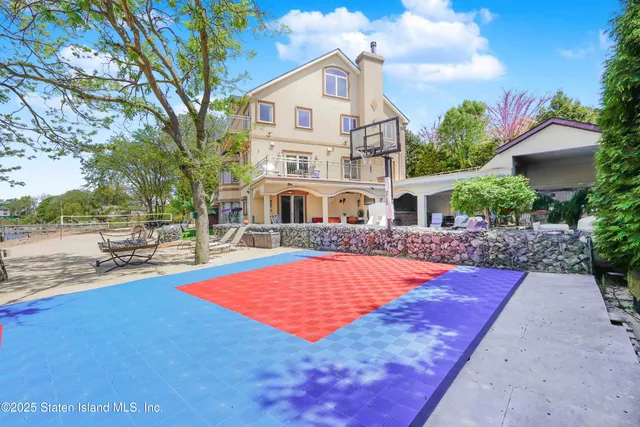 $3,977,000 | 30 Aviva Court | Tottenville
