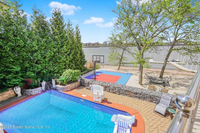 $3,977,000 | 30 Aviva Court | Tottenville