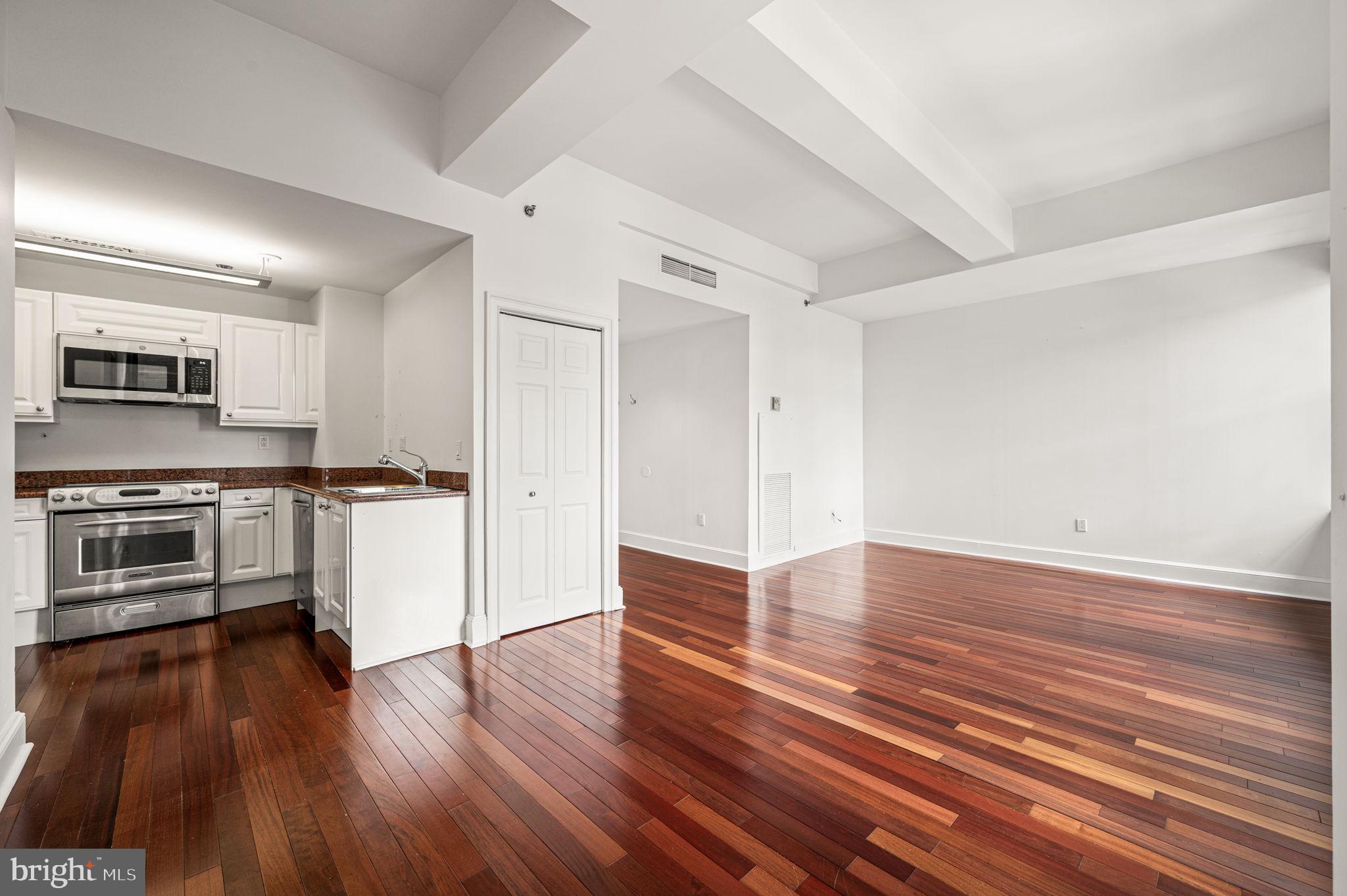 1500 Chestnut Street, Unit 18I Philadelphia, PA 19102 - Photo 4 of 18