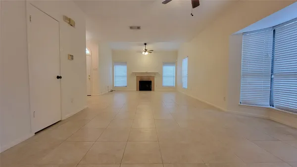 $1,900 | 800 Country Pl Drive, Unit 301, Houston, TX 77079