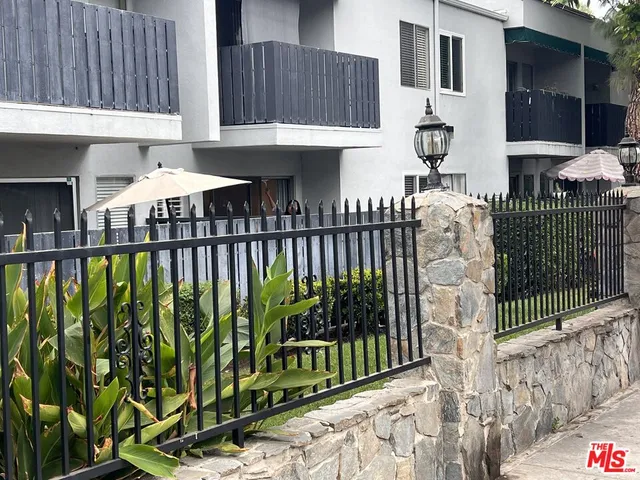 a view of outdoor space yard deck and patio