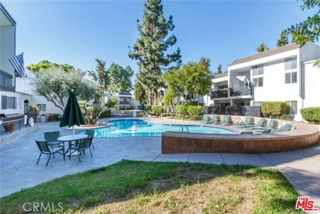 $1,850 | 18645 Hatteras Street, Unit 110, Tarzana, CA 91356