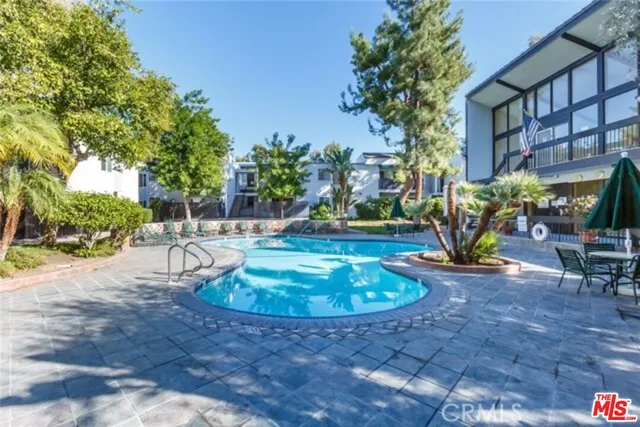 $1,850 | 18645 Hatteras Street, Unit 110, Tarzana, CA 91356