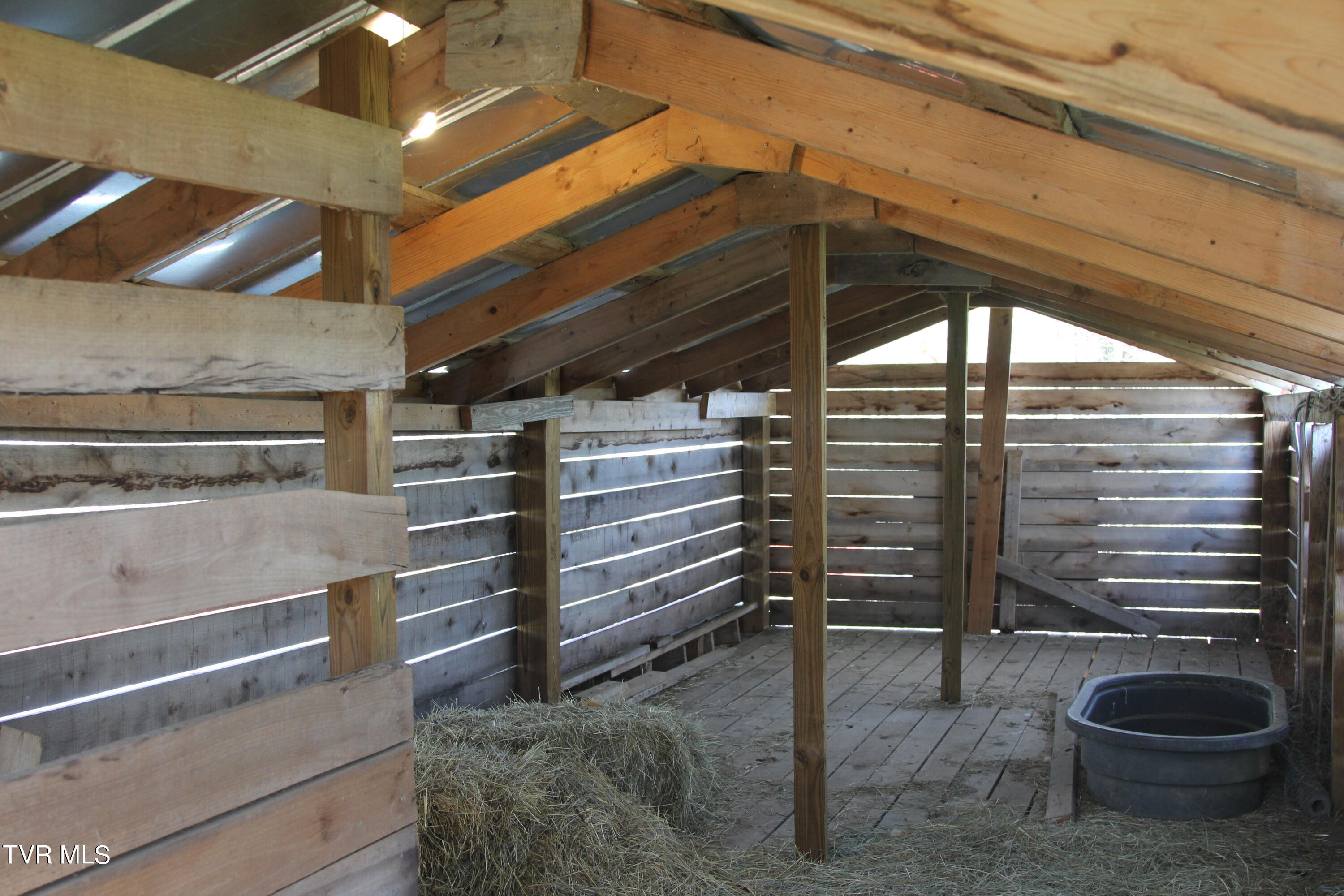 152 Ridgecrest Road Jonesborough, TN 37659 - Photo 42 of 49 84 Barn- hay loft