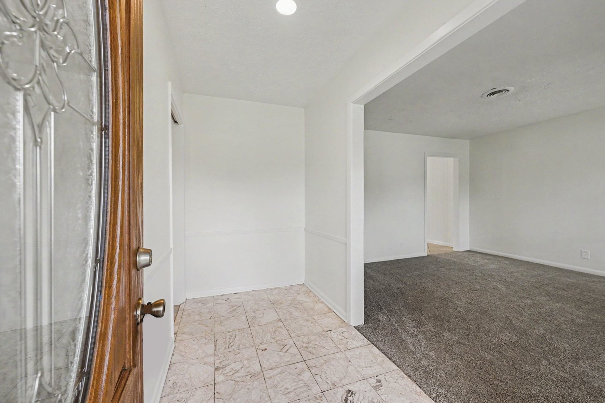 9315 Val Verde Street Houston, TX 77063 - Photo 4 of 27 Front entry-way.