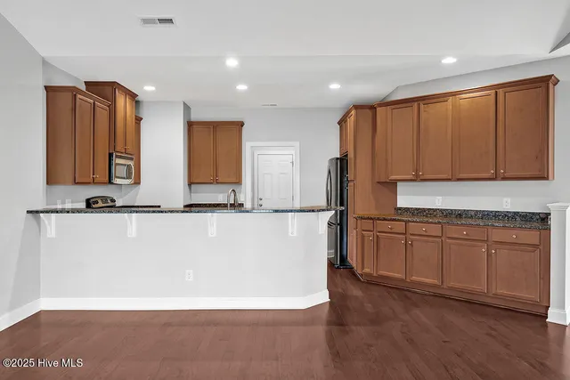 $2,295 | 4164 Cambridge Cove Road, Unit 1, Southport, NC 28461