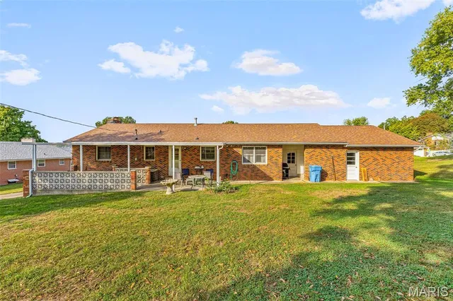 $264,000 | 458 Cherry Drive, Ste. Genevieve, MO 63670