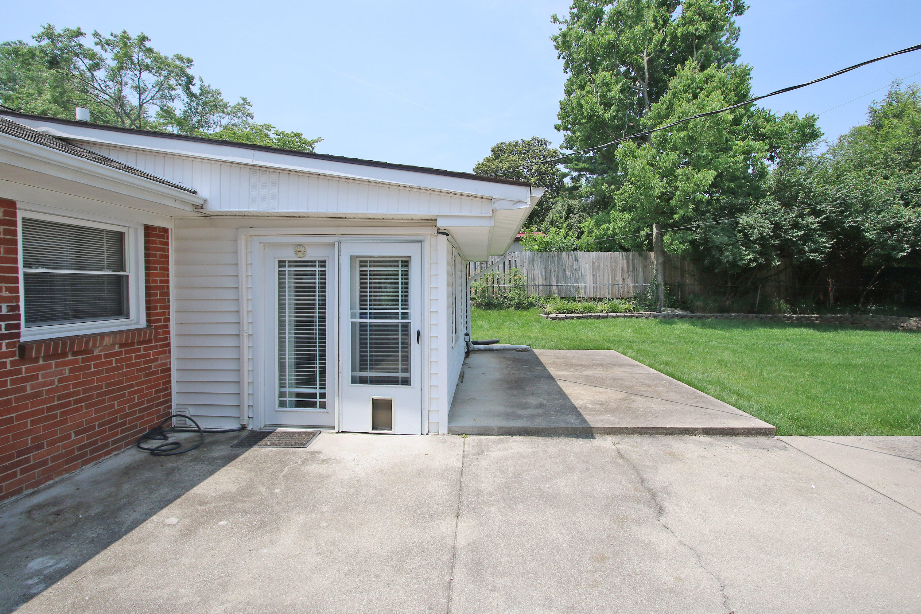 1035 Castleton Way Lexington, KY 40517 - Photo 32 of 44 32