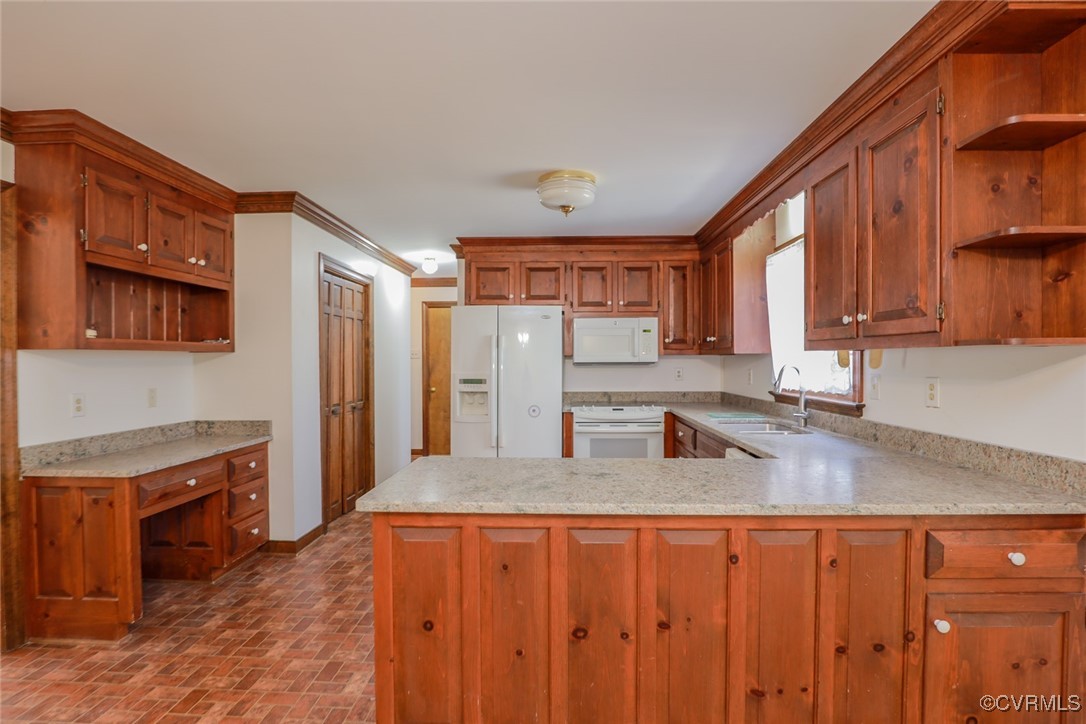 550 Fords Road Manakin-Sabot, VA 23103 - Photo 15 of 45 Kitchen with kitchen peninsula, white appliances,